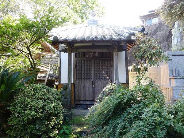 龍雲寺「心殿窟(貞任堂)」