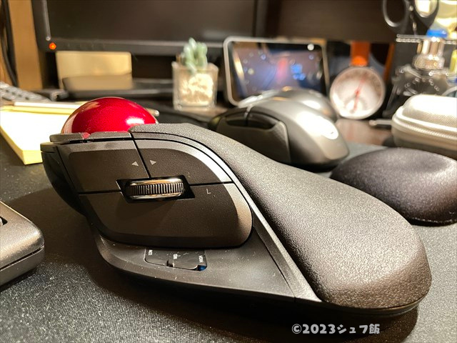 エレコムHUGE