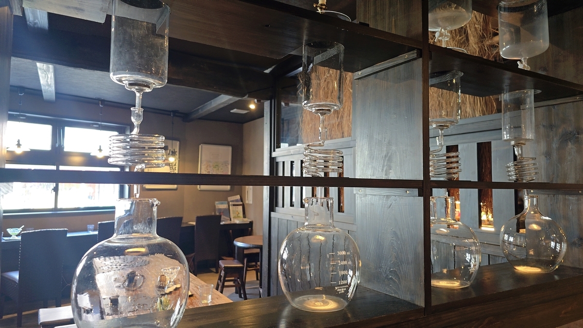 水屋 店内