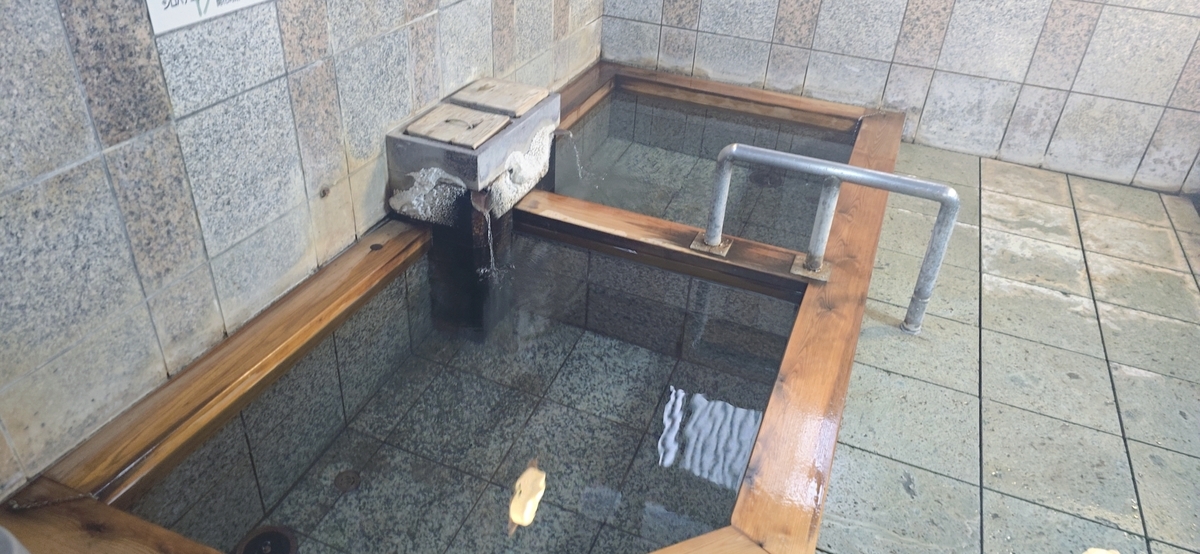 上の湯 湯船の様子