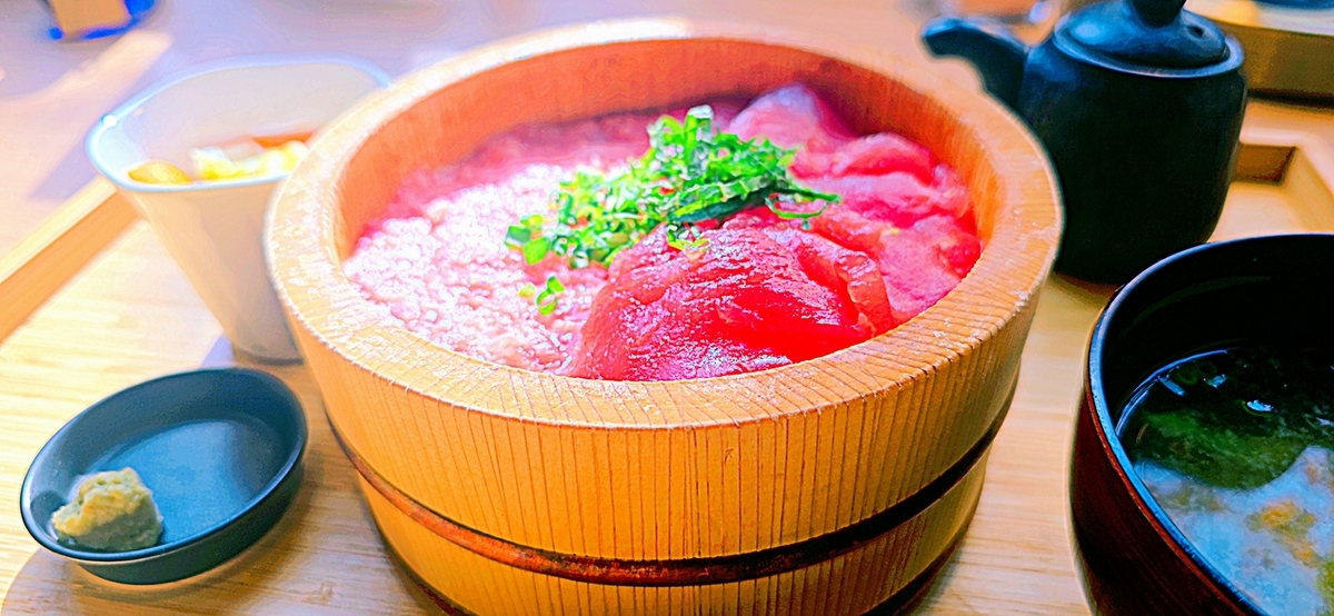 尾鷲もちもちマグロ丼