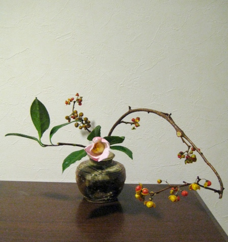 茶道 拝見での茶花の楽しみ方がわからないあなたへ 茶道 初心者でママ友からのお茶会の誘いを断り続けた結果孤立していた私が たった1週間で作法を身につけ お正客まで任されるようになり ママ友からも尊敬されるようになる 方法