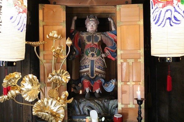 両面宿儺像(日龍峯寺本堂) 両面宿儺像(日龍峯寺本堂)