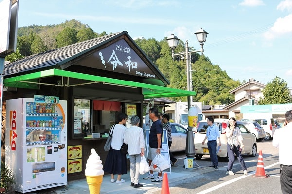 だんご屋令和来場者の様子