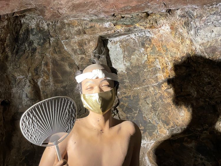 伊豆/土肥金山】坑道で電動人形を愛でて砂金採り体験で「黄金の夢」を