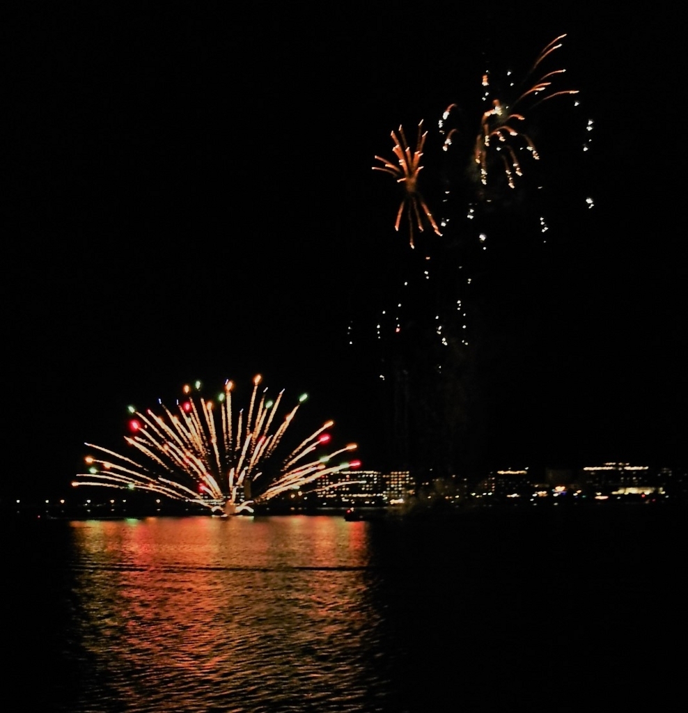 北海道を代表する3大花火 大迫力の洞爺湖ロングラン花火は鑑賞船で見るのがおすすめ カップル必見 御朱印帳入れハンドメイドmukuｘmukuのブログ