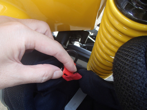クロスカブ ヘルメットホルダーが使いにくい問題の解決 Re ビビリミッター全開