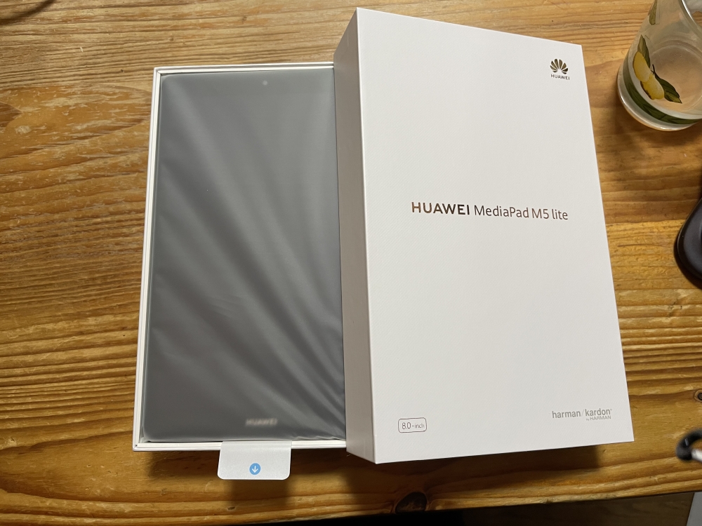 開封の儀 HUAWEI MediaPad M5 lite 8インチ 64GB LTEモデル - Lesaria 開封の儀 HUAWEI MediaPad M5 lite 8インチ 64GB LTEモデル - Lesaria