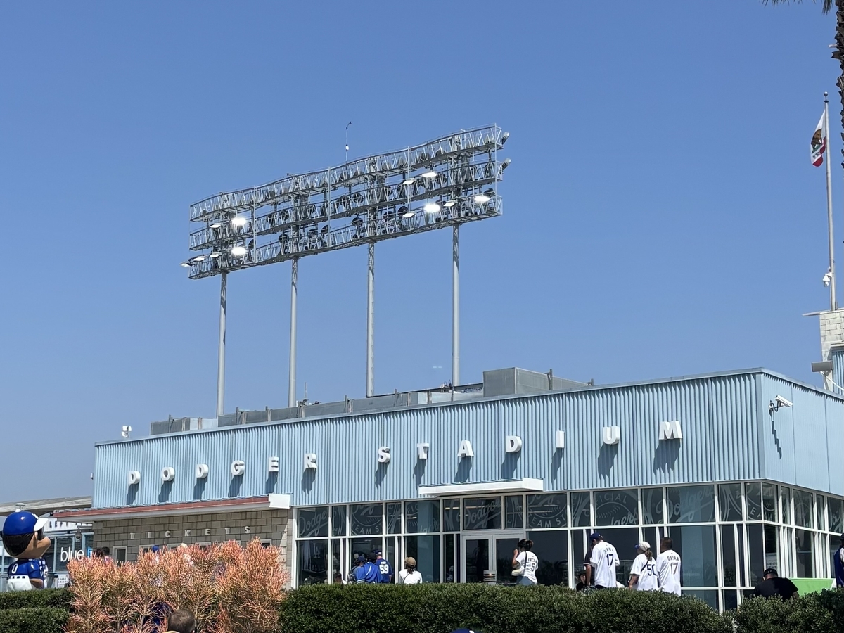 ドジャースタジアム エントランス