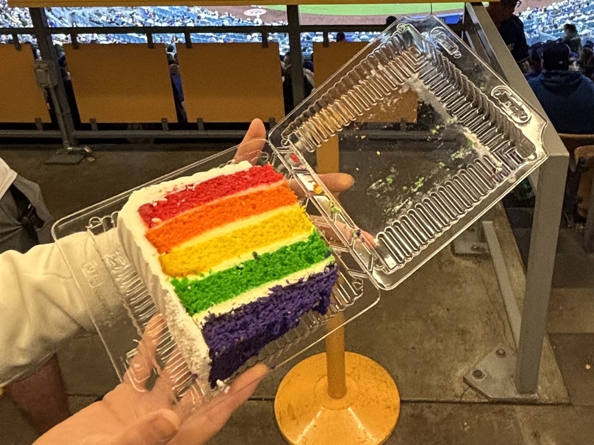 ドジャースタジアム レインボーケーキ グルメ