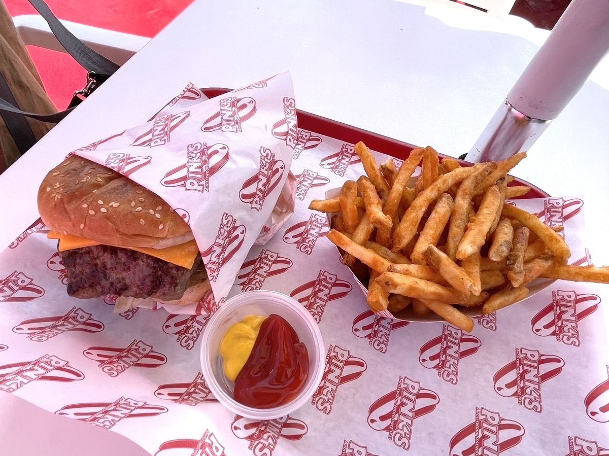 Pink’s チリチーズバーガー チリフライ