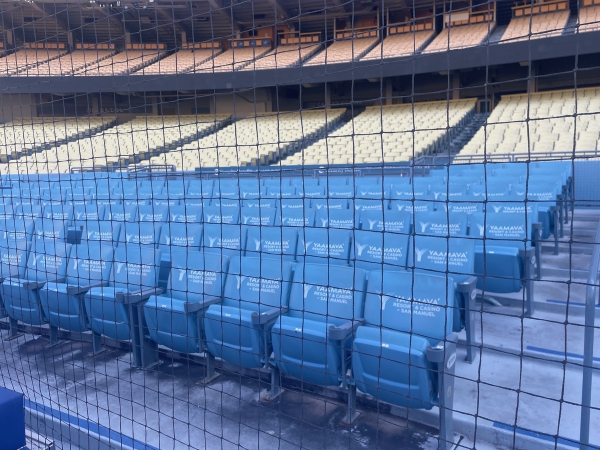 ドジャースタジアム　ダグアウトクラブ　座席
