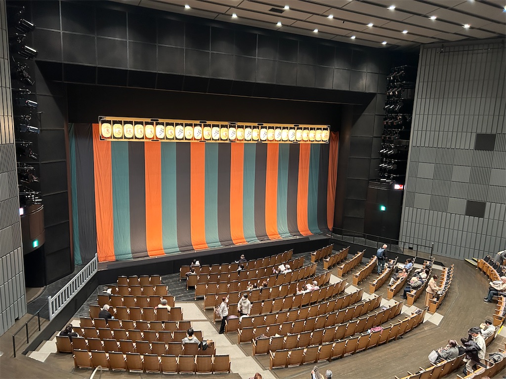 新 国立 劇場 中 劇場