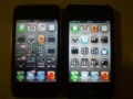 iPhone 3GS（左、ソフトバンク）と iPhone 4S（右、au）