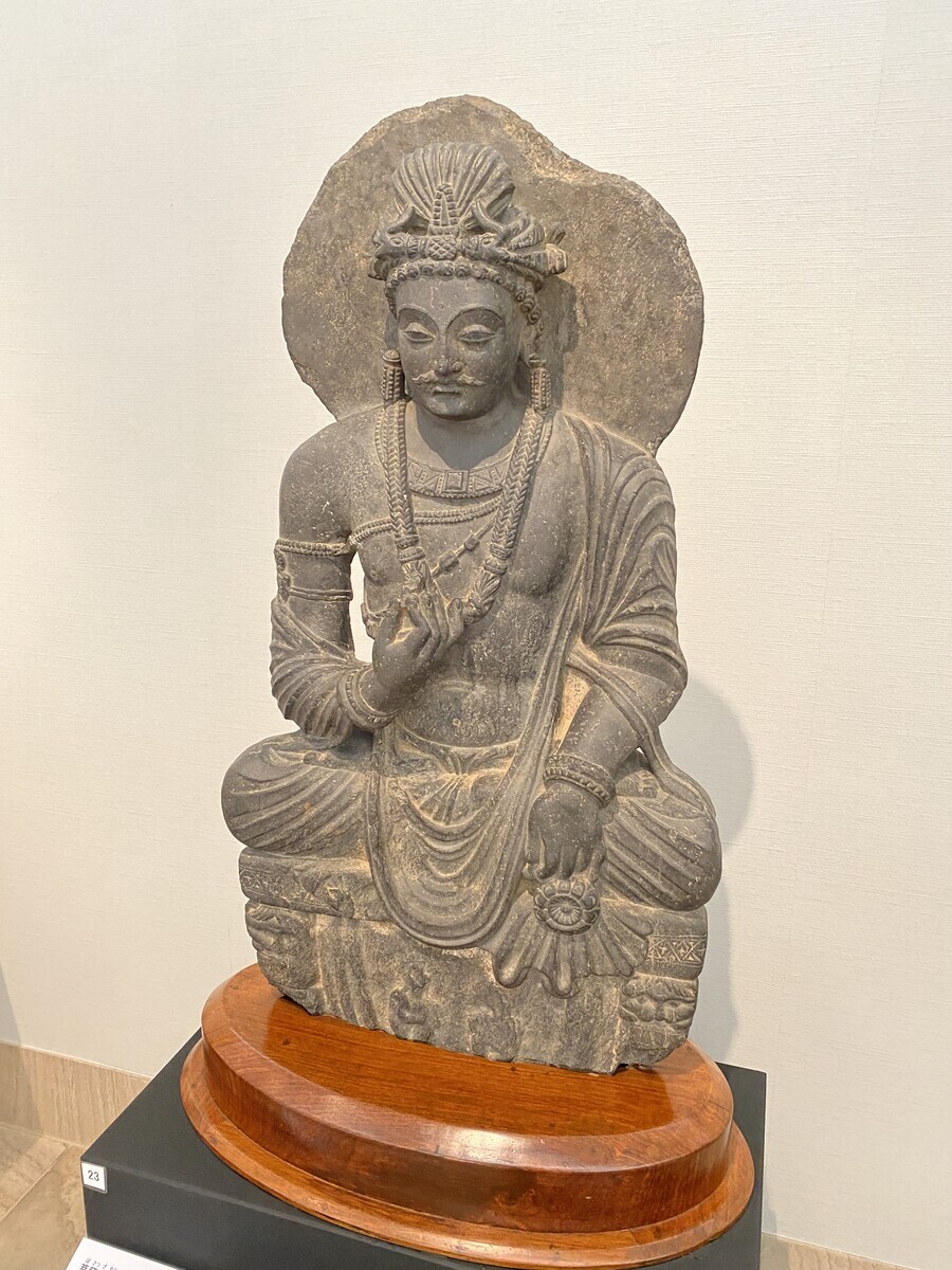 松岡美術館を初訪問。ガンダーラの仏像や清の工芸品を見る - M's View