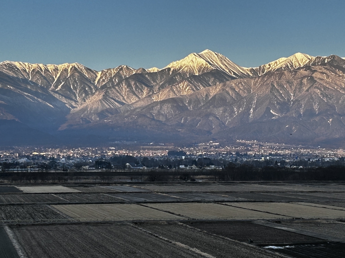 低価格で大人気の 一番のお勧めは、この景色『北アルプス』 安曇野の丘村山 - 絵画