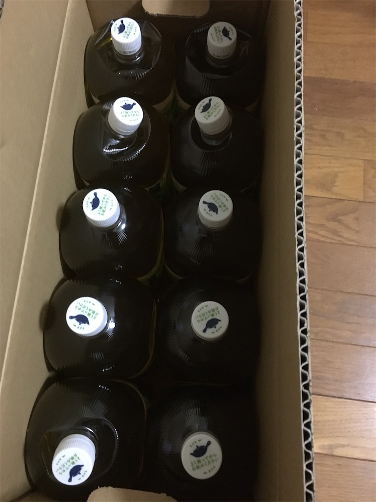 備蓄用にもおすすめ Amazon限定 綾鷹 茶葉のあまみ 2l 10本 賞味期限やダンボール箱の厚みや強度をレビューするよー ムリナク ゆるーく豊かに暮らすwebマガジン
