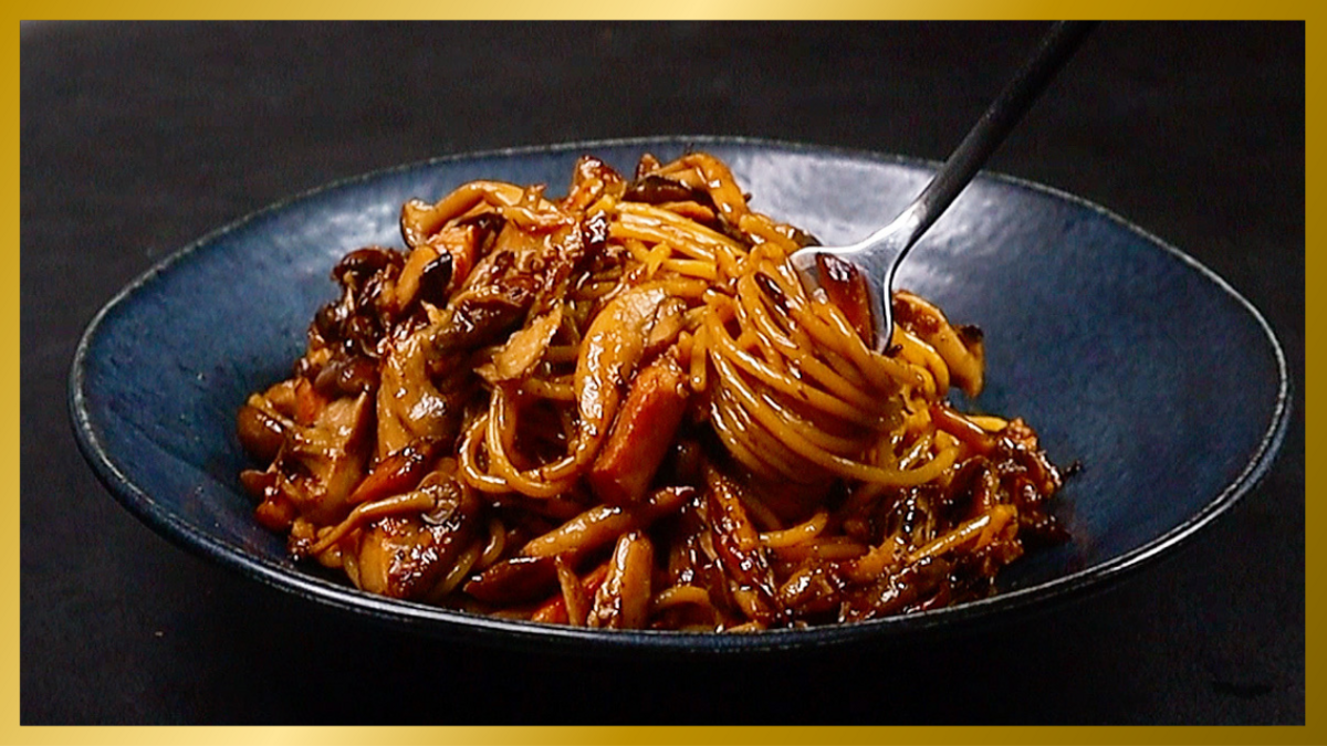 Kinoko Pasta フライパン1つで!キノコの凝縮されたうま味を吸いまくった『極 和風キノコパスタ』の作り方 - だれウマ
