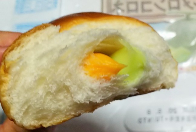 神戸屋 北海道ダブルメロンコロネ 食べた 蒸し穴子さんの食べ物日記