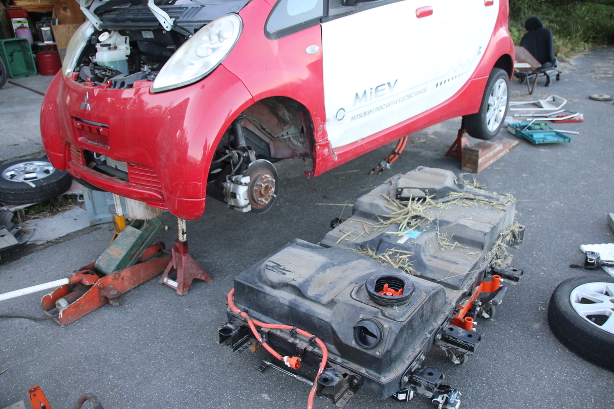 三菱　アイミーブ(i-MiEV)　駆動用バッテリーモジュール アイミーブi-MiEV、駆動用バッテリーの交換2「部品取り車から