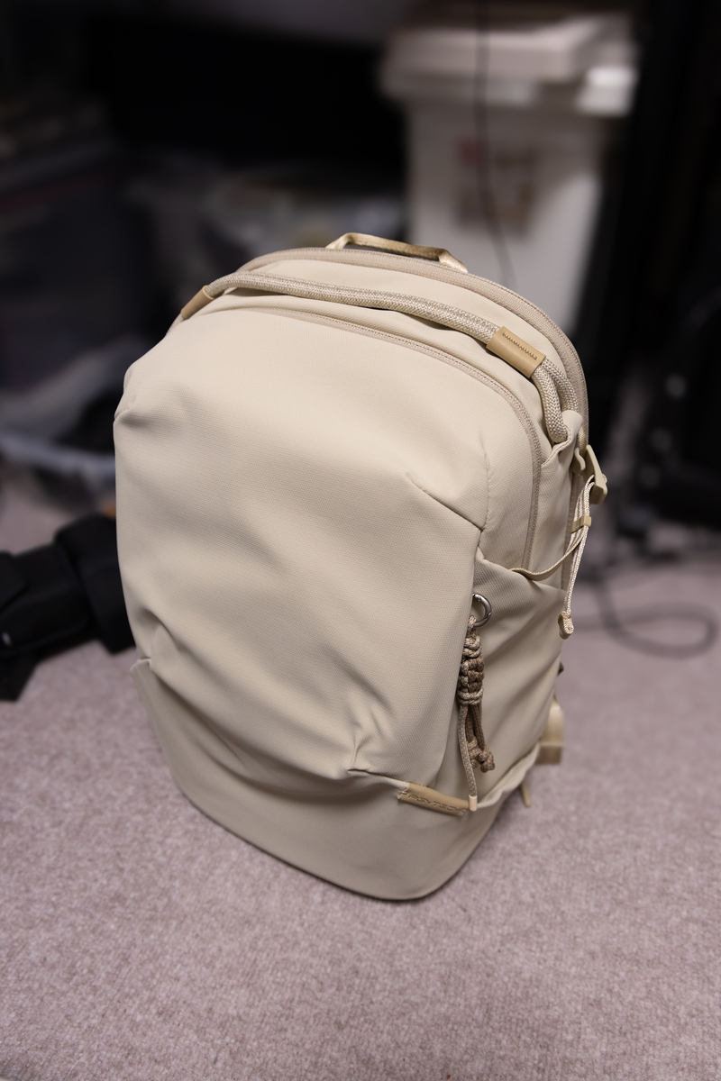 PGYTECH OneGo Lite バックパック 16L クリーム 予約】OneGo Lite バックパック 16L (クリーム) – PGYTECH-JAPAN