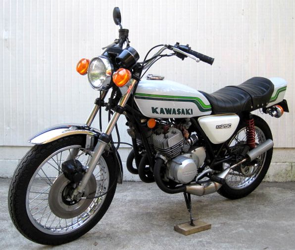鹿児島 旧車 バイク 買取 極上 旧車 Kh250 レストア ライトカスタム 宅配買取ブログ