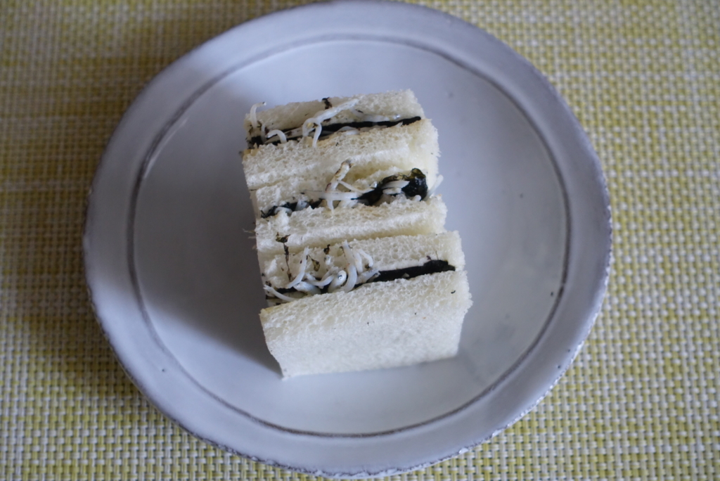 27冊目 プレミアムな和サンド から3回めはしらすのさんしょあえ のりのサンドイッチ 300と数十日の食卓 27冊目 プレミアムな和サンド から3回めはしらすのさんしょあえ のりのサンドイッチ 300と数十日の食卓