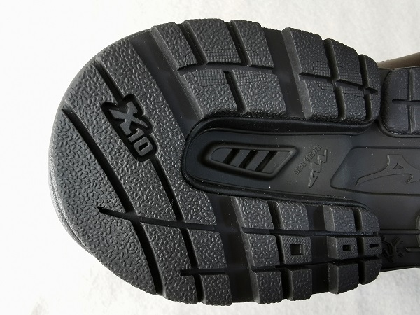 f:id:muu8san:20201129160742j:plain:alt=LD40かかとの材質はX10ラバー