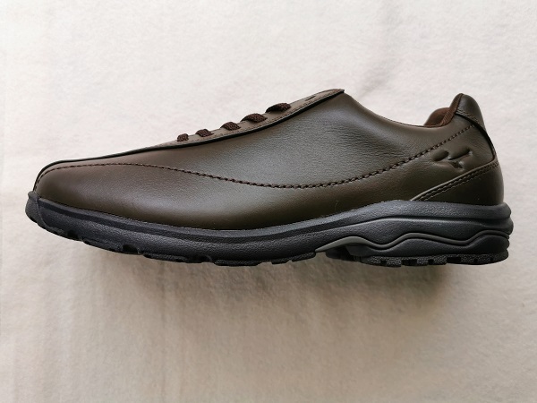 f:id:muu8san:20201129162649j:plain:alt=LD40Ⅳ ミズノウエーブが足裏中央からある