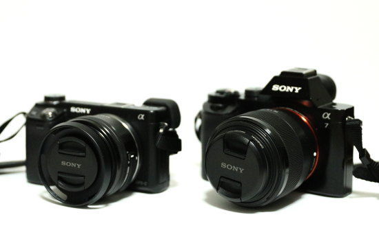 SONY α NEX-6（左）とα7（右）