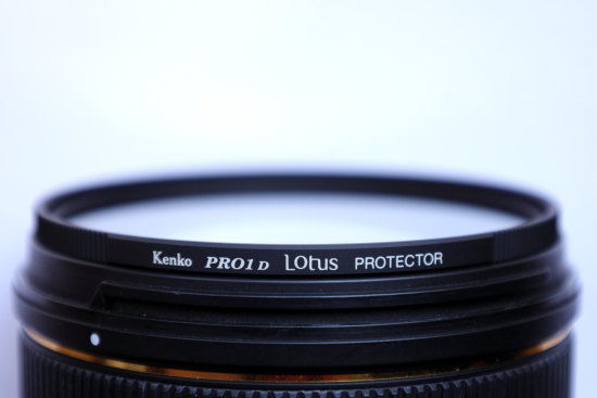 Kenko PRO1D Lotus プロテクターをレンズに装着