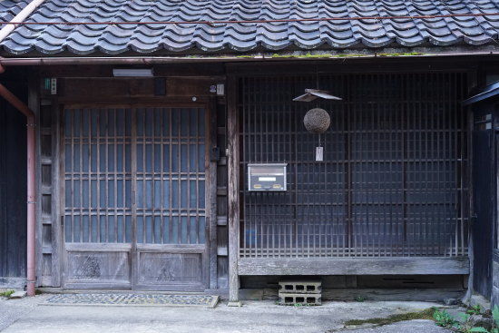 智頭町　杉玉もいたるところにかかっています