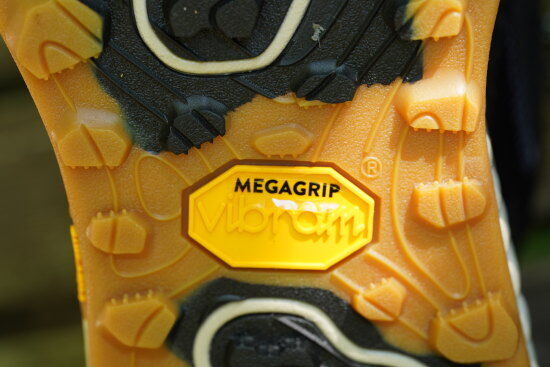Vibram MEGA GRIPアウトソール