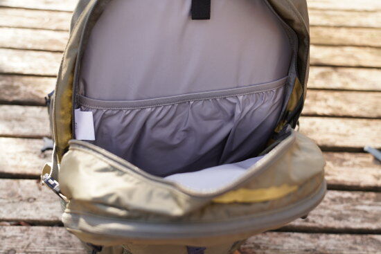 開けるとガバっと広がります