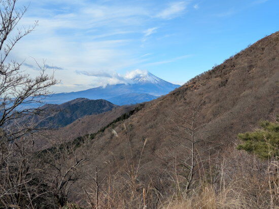 大倉尾根　最初の富士山
