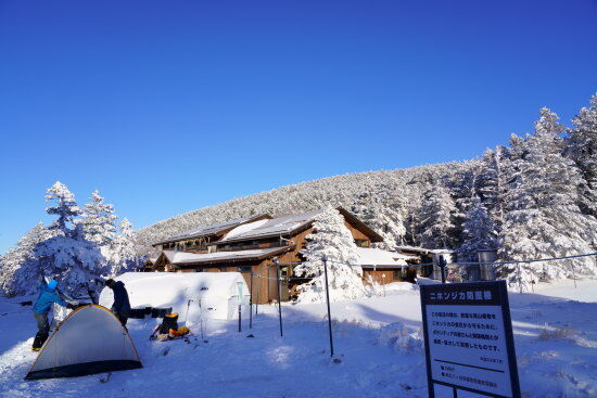 天狗岳登山の拠点：黒百合ヒュッテ