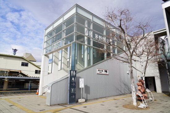 茅野駅東口（トイレもあります）