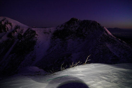根石岳山頂に到着