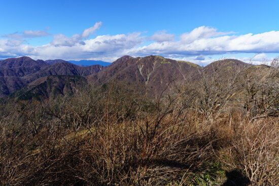 左から檜洞丸、蛭ヶ岳、丹沢山