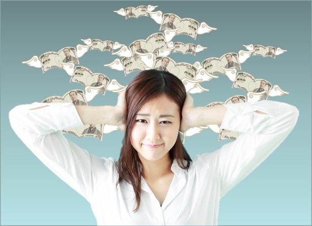 お金が飛んでいき困った女性-MECE