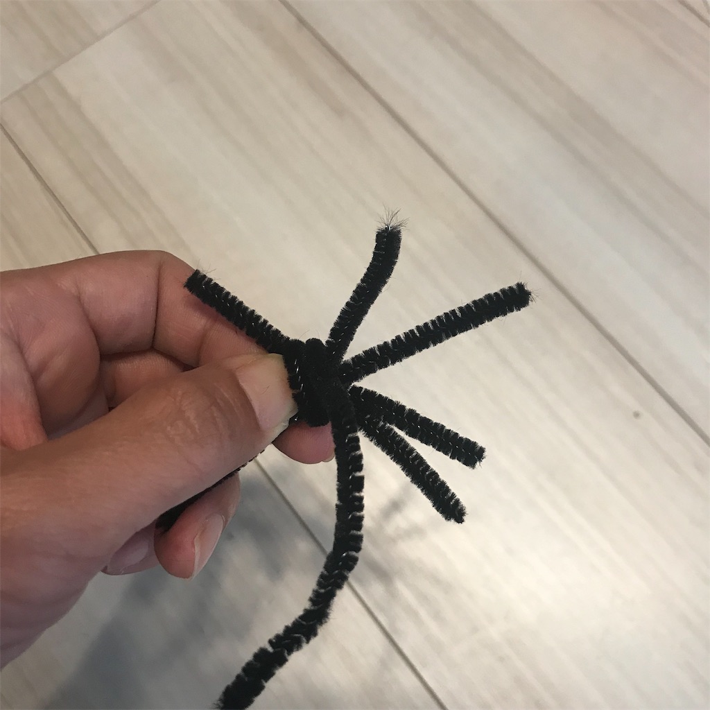 ハロウィン 簡単手作り モールで蜘蛛を作ろう つきこのくらしかた ハロウィン 簡単手作り モールで蜘蛛を作ろう つきこのくらしかた