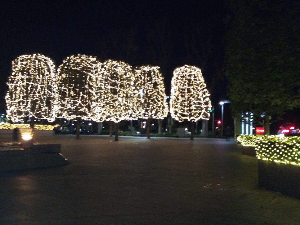 新宿クリスマスイルミネーション2022-01 新宿パークタワー01