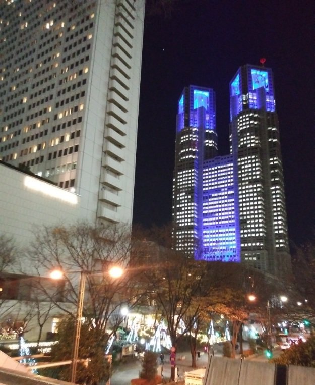 新宿クリスマスイルミネーション2022-26 番外編03都庁と京王プラザホテル