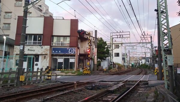 大山街道踏切(#13実写OP)天体戦士サンレッド聖地写真