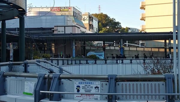 キラリデッキ 川崎市溝口駅前広場公衆トイレ前(#27#33)#33C天体戦士サンレッド聖地写真