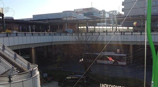 キラリデッキ　ライトアップされたデッキとバスターミナル(#26)　天体戦士サンレッド聖地写真2