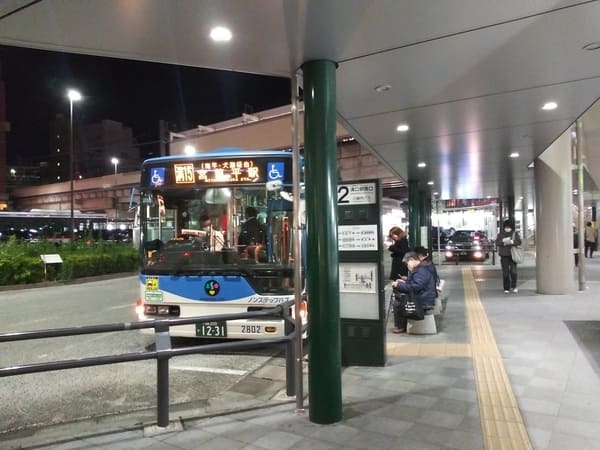 溝口駅南口広場番外　2番バス停　天体戦士サンレッド聖地写真