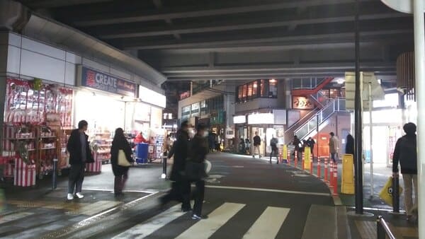 東急線溝の口駅南口改札下　天体戦士サンレッド聖地写真