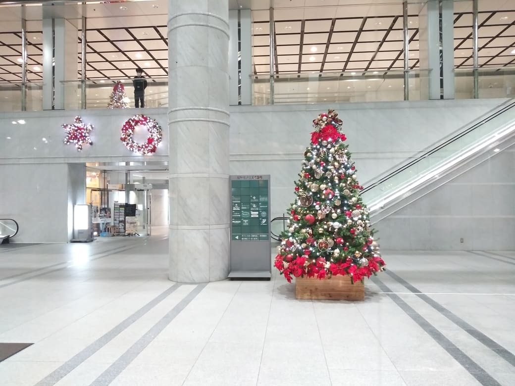 新宿モノリス　クリスマスイルミネーション2024