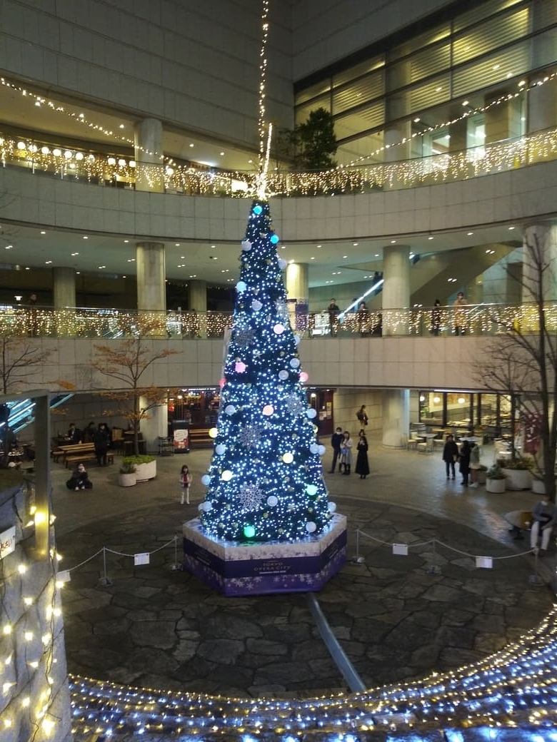 新宿オペラシティ光と音の演出3　クリスマスイルミネーション2024